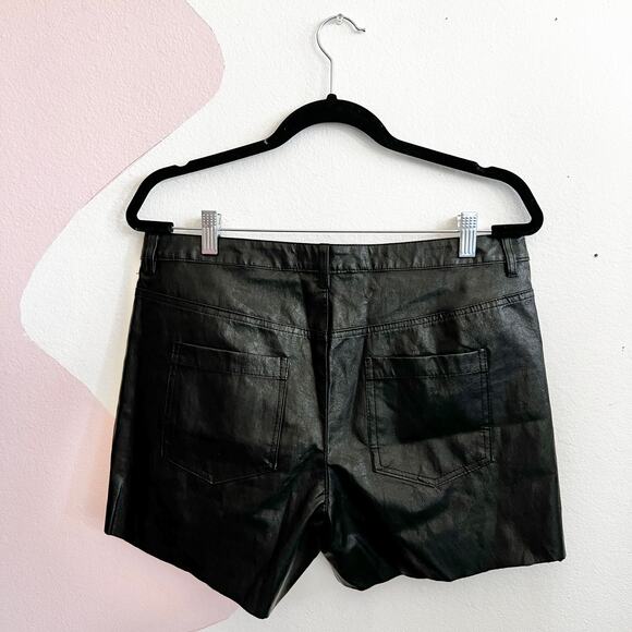 Black Pleather Buckle Shorts, Y2K, Edgy, Grunge, Biker, Punk, Clubwear, Large - Picture 2 of 5